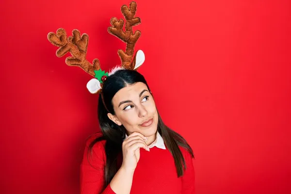 Jeune Femme Hispanique Portant Des Cornes Renne Noël Mignon Visage — Photo