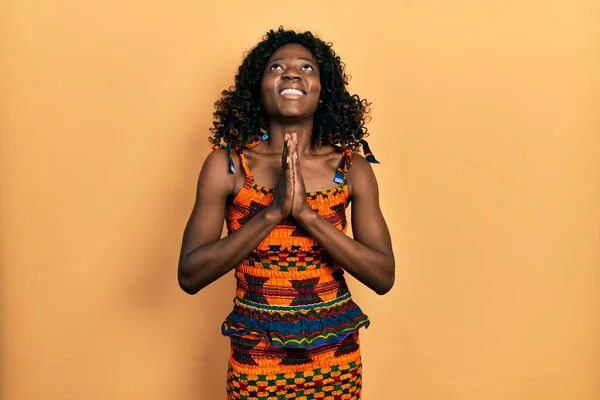 Young African American Woman Wearing Traditional African Clothes Begging Praying — Stockfoto