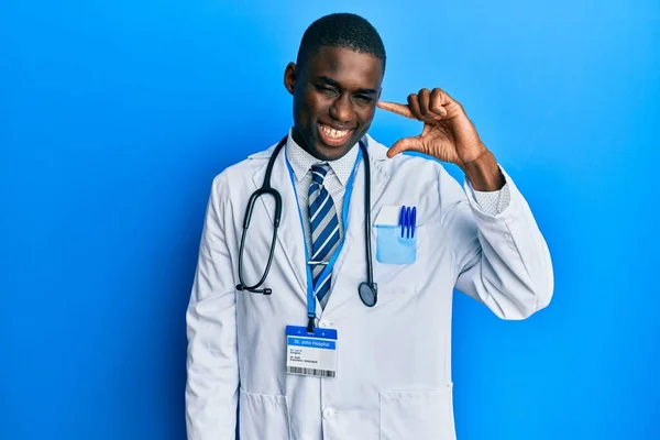Young African American Man Wearing Doctor Uniform Smiling Confident Gesturing — Fotografia de Stock