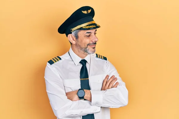 Handsome Middle Age Man Grey Hair Wearing Airplane Pilot Uniform — Stockfoto