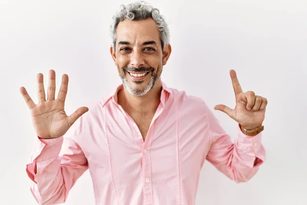 Middle Age Hispanic Man Standing Isolated Background Showing Pointing Fingers — Stockfoto