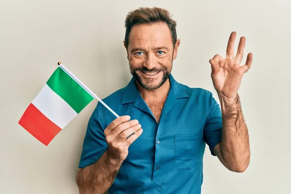 Middle Age Man Holding Italy Flag Doing Sign Fingers Smiling — Stockfoto