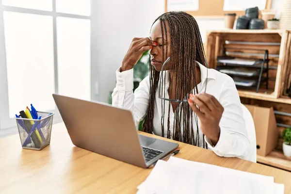 Young African American Businesswoman Overworked Working Office — Stock Photo, Image