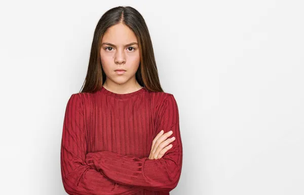 Piękna Brunetka Mała Dziewczynka Nosząca Luźny Sweter Sceptyczny Nerwowy Dezaprobata — Zdjęcie stockowe