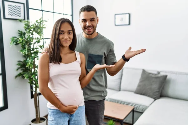 Joven Pareja Interracial Esperando Bebé Tocando Vientre Embarazada Sonriendo Alegre — Foto de Stock