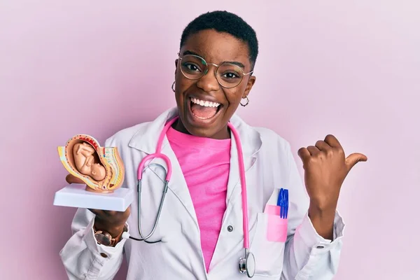 Young African American Doctor Woman Holding Anatomical Model Female Uterus — Stock Photo, Image