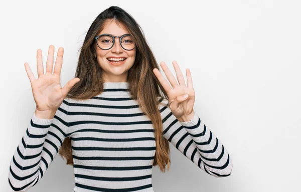 Young Beautiful Teen Girl Wearing Casual Clothes Glasses Showing Pointing — Stockfoto