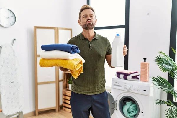 Middle Age Man Holding Clean Laundry Detergent Bottle Looking Camera — Stockfoto