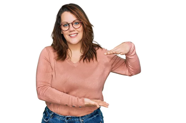 Young Size Woman Wearing Casual Clothes Glasses Gesturing Hands Showing — Stockfoto