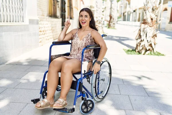 Young Brunette Woman Sitting Wheelchair Outdoors Surprised Idea Question Pointing — Fotografia de Stock