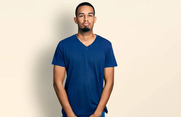 Ung Afrikansk Amerikansk Man Klädd Avslappnad Shirt Deprimerad Och Oroa — Stockfoto