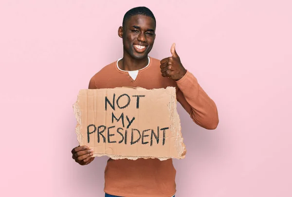 Νεαρός Αφροαμερικάνος Που Κρατάει Όχι Λάβαρο Διαμαρτυρίας Του Προέδρου Μου — Φωτογραφία Αρχείου