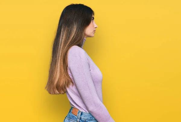 Young Beautiful Teen Girl Wearing Turtleneck Sweater Looking Side Relax —  Fotos de Stock
