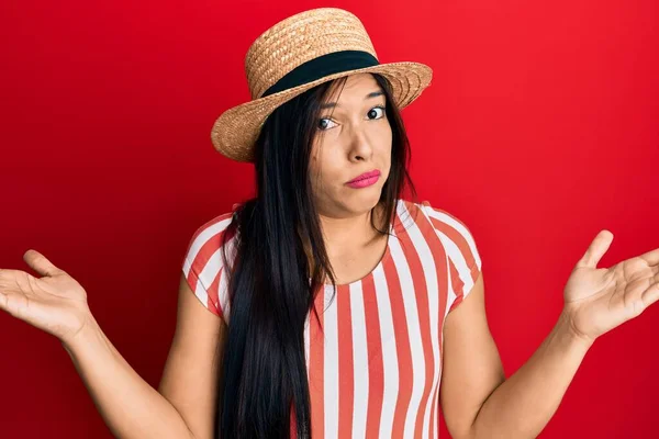 Young Latin Woman Wearing Summer Hat Clueless Confused Open Arms — Stockfoto