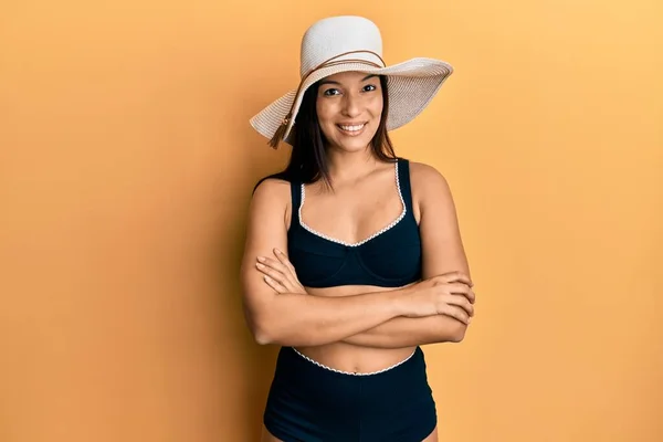Young Latin Woman Wearing Bikini Summer Hat Happy Face Smiling — Stockfoto