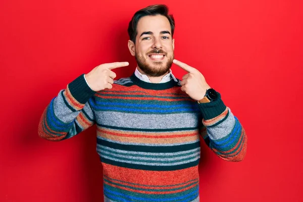 Handsome Caucasian Man Beard Wearing Elegant Wool Winter Sweater Smiling — ストック写真