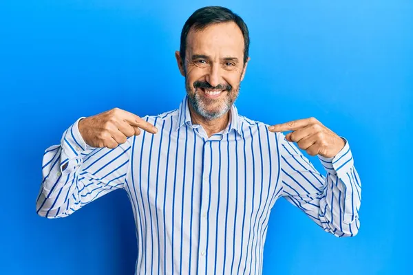 Middle Age Hispanic Man Wearing Casual Clothes Looking Confident Smile — Stock Photo, Image