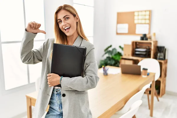 Blonde Business Woman Office Looking Confident Smile Face Pointing Oneself — стоковое фото