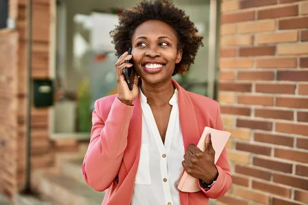 Beautiful Business African American Woman Afro Hair Smiling Happy Confident — Stock Photo, Image