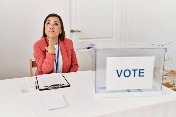 Beautiful Middle Age Hispanic Woman Political Election Sitting Ballot Thinking — Stock Photo, Image