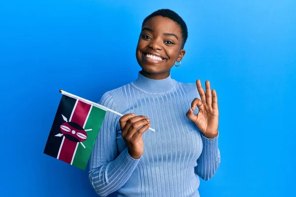 Young African American Woman Holding Kenya Flag Doing Sign Fingers — Stockfoto