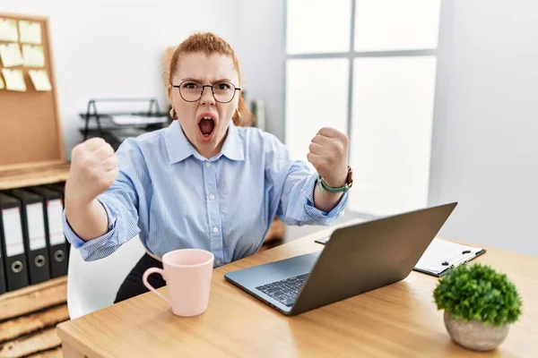Young Redhead Woman Working Office Using Computer Laptop Angry Mad — Fotografia de Stock