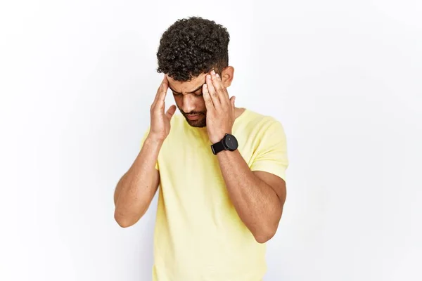 Arab Young Man Standing Isolated Background Hand Head Pain Head — Photo