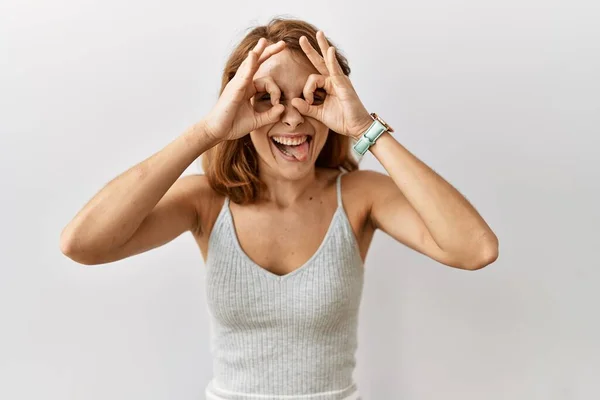 Beautiful Caucasian Woman Standing Isolated Background Doing Gesture Binoculars Sticking — Stock Photo, Image