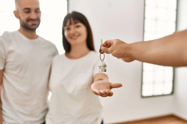 Young Hispanic Couple Smiling Happy Hugging Holding Key New Home — Stock Photo, Image