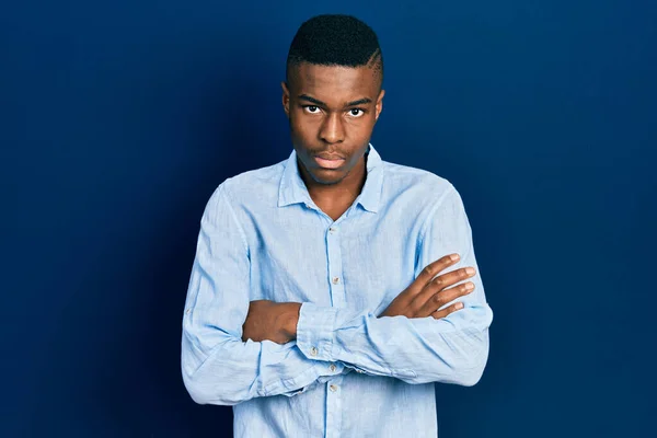Fiatal Afro Amerikai Férfi Alkalmi Ruhát Visel Szkeptikus Ideges Rosszalló — Stock Fotó