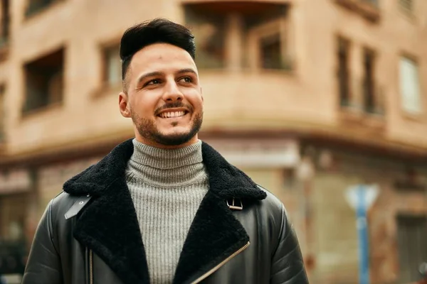 Young Arab Man Smiling Happy Standing City — Stock Photo, Image