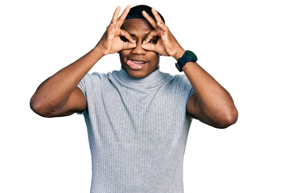 Young Black Man Wearing Casual Shirt Doing Gesture Binoculars Sticking — Stockfoto