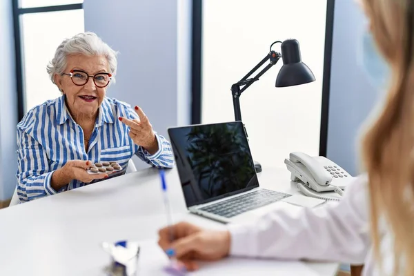 Senior Grey Haired Woman Patient Having Medical Consultation Holding Pills — Stock Photo, Image