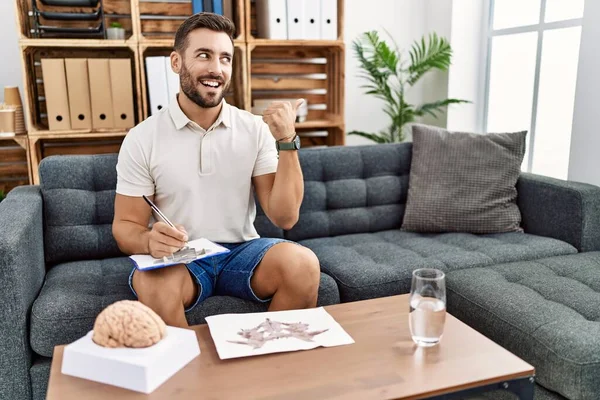 Handsome Hispanic Man Working Rorschach Test Psychology Clinic Smiling Happy — Stockfoto