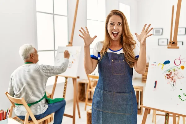 Hispanic Woman Wearing Apron Art Studio Celebrating Crazy Amazed Success — 图库照片