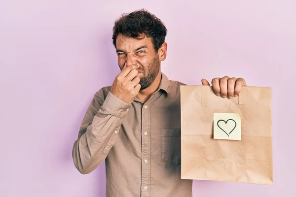 Handsome Man Beard Holding Delivery Paper Bag Heart Reminder Smelling — Photo