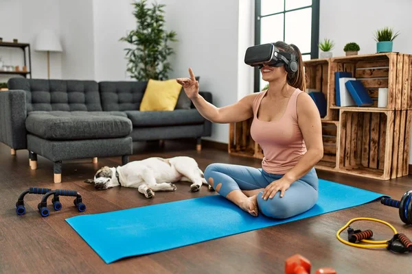 Young Woman Smiling Confident Training Using Goggles Home — ストック写真