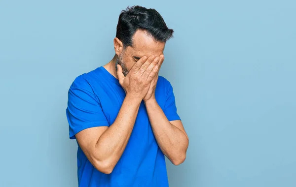 Medelålders Man Med Skägg Klädd Avslappnad Blå Shirt Med Sorgligt — Stockfoto