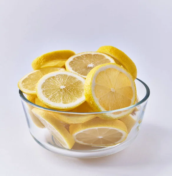 Mísa Plátky Citronu Izolované Bílém Pozadí — Stock fotografie