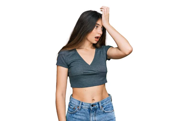 Young Beautiful Teen Girl Wearing Casual Crop Top Shirt Surprised — Stok fotoğraf