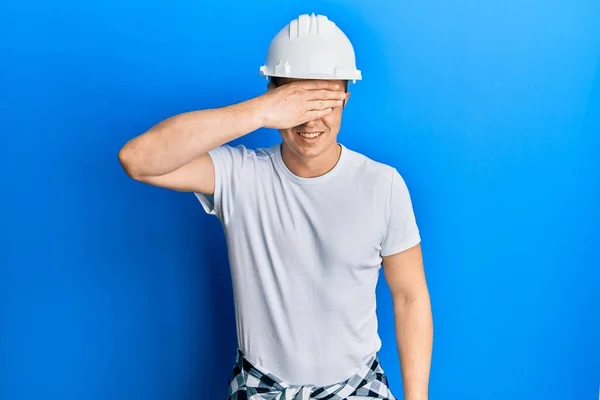 Handsome Young Man Wearing Builder Uniform Hardhat Smiling Laughing Hand — Φωτογραφία Αρχείου