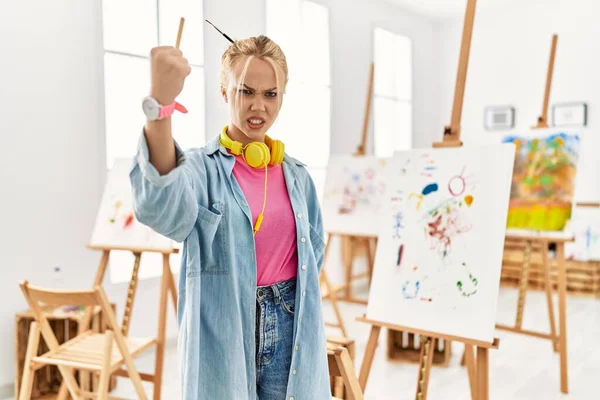 Young Caucasian Girl Art Studio Angry Mad Raising Fist Frustrated — Stock Photo, Image