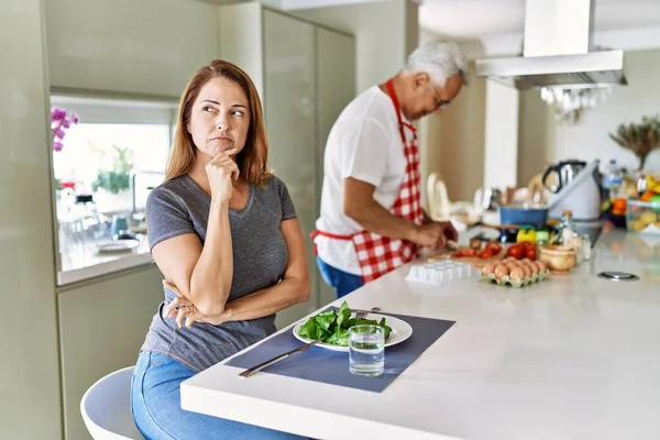 Middle Age Hispanic Couple Eating Healthy Salad Home Serious Face — 图库照片