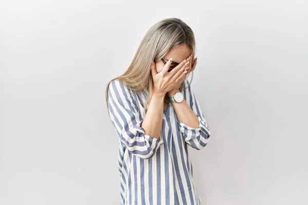 Mujer Joven Asiática Vistiendo Ropa Casual Gafas Con Expresión Triste — Foto de Stock