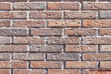 Çatlak kiremitler ve çimentoyla tuğla duvar dokusu. Klasik tuğla duvar yüzey arkaplanı