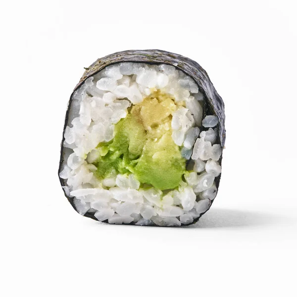 Único Abacate Sushi Maki Isolado Sobre Fundo Branco — Fotografia de Stock