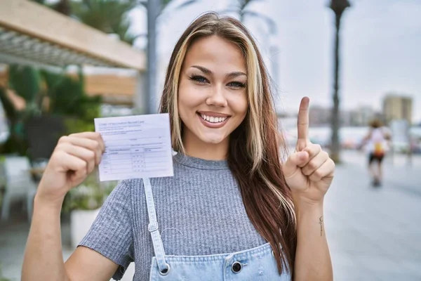 Young Caucasian Woman Holding Covid Record Card Smiling Idea Question — 图库照片