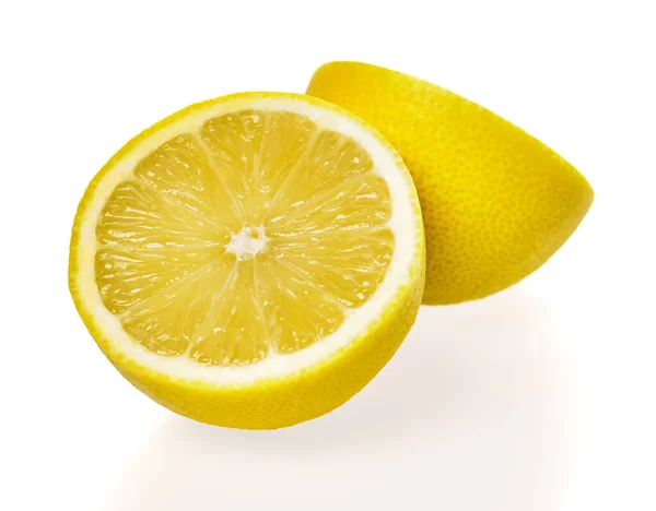 Två Citron Halvor Frukt Isolerad Vit Bakgrund — Stockfoto