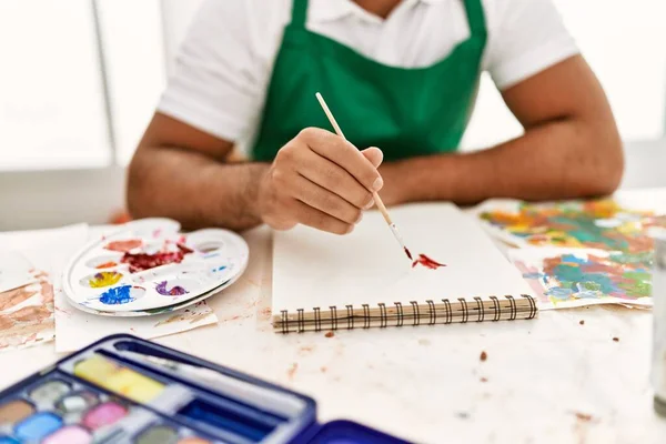 Young Hispanic Man Drawing Notebook Art Studio — Fotografia de Stock