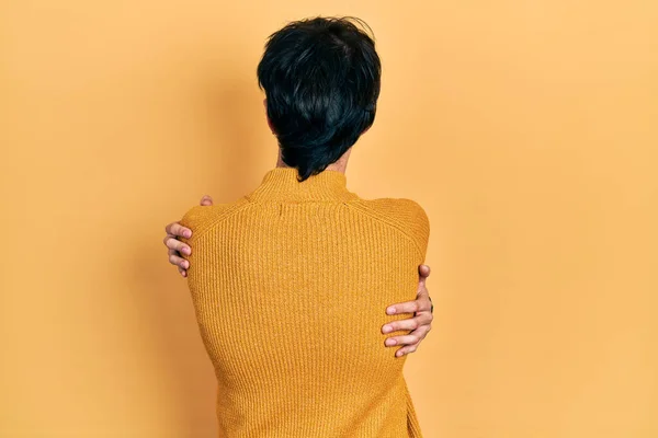Handsome Hipster Young Man Wearing Casual Yellow Sweater Hugging Oneself — Stock Photo, Image
